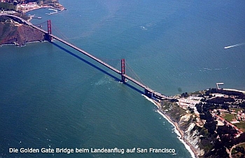 die Golden Gate Bridge beim Landeanflug