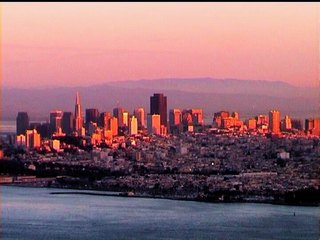 San Francisco von der untergehenden Sonne angestrahlt