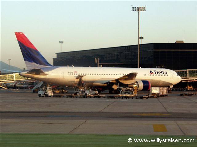 Unser Flugzeug der Delta Airline in Barcelona