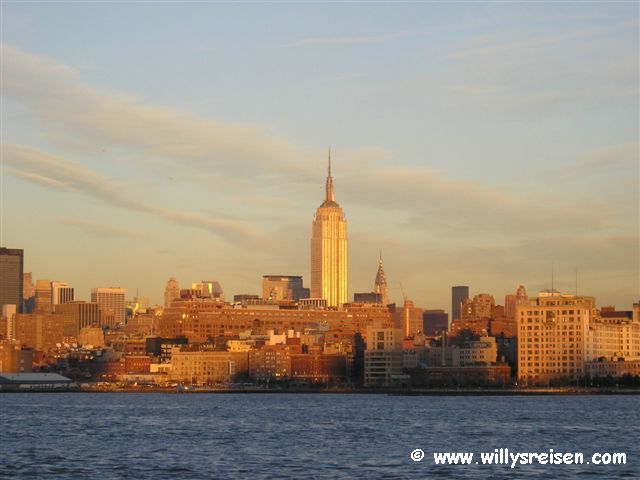 Blick vom Hudson River auf das Empire State Building